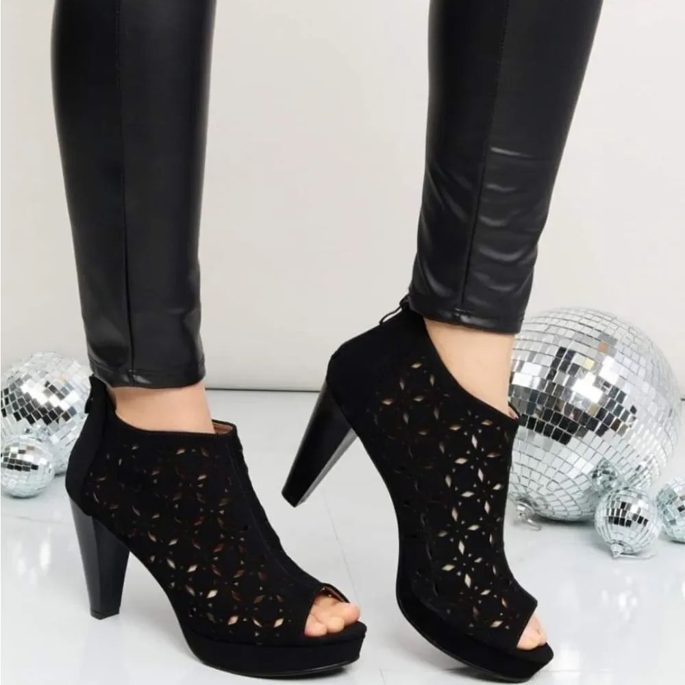 BRAND NEW FOREVER HOOD GLADIATOR BLOCK-HEEL PEEP-TOE SANDAL